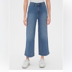 Gap Jeans. High rise wide leg cropped jean. Size 4.